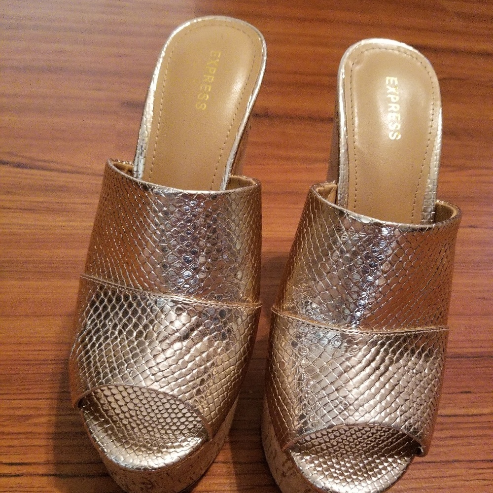 Womans gold wedges